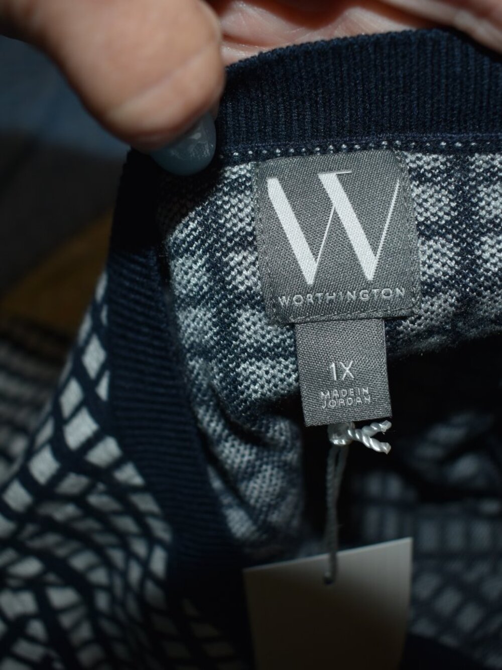 sweater - Picture 5 of 6